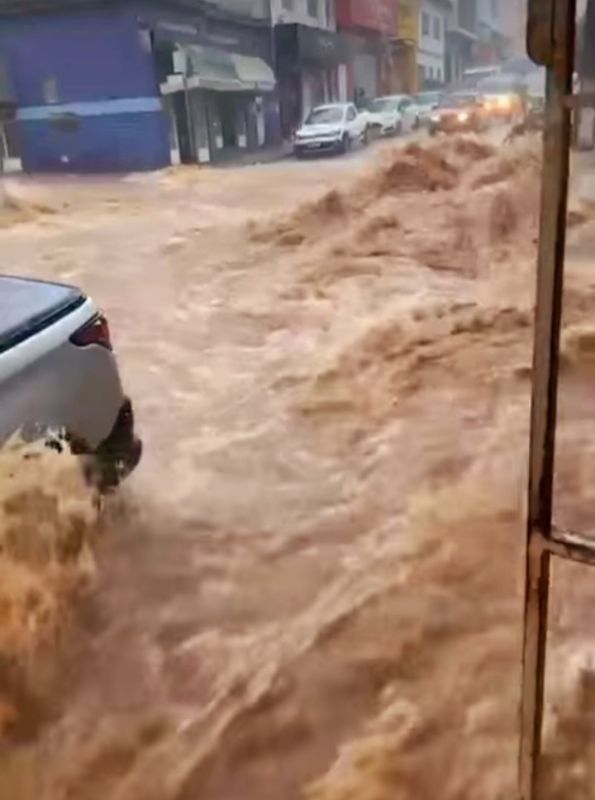 Chuva forte causa estragos  na tarde desta sexta(07) em Caetité — imagem 2